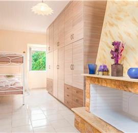 5 bedroom villa with pool & seaview, Perithia, sleeps 10